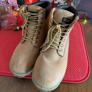 Magnum work boots 🥾 Size 8
